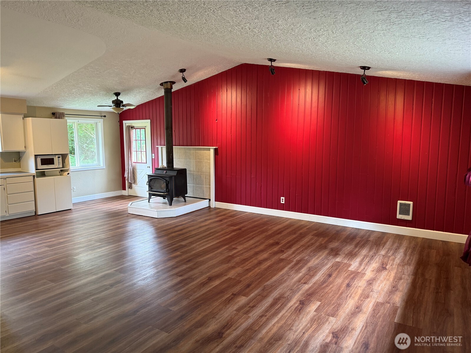 22101 Birch Place Property Photo 5