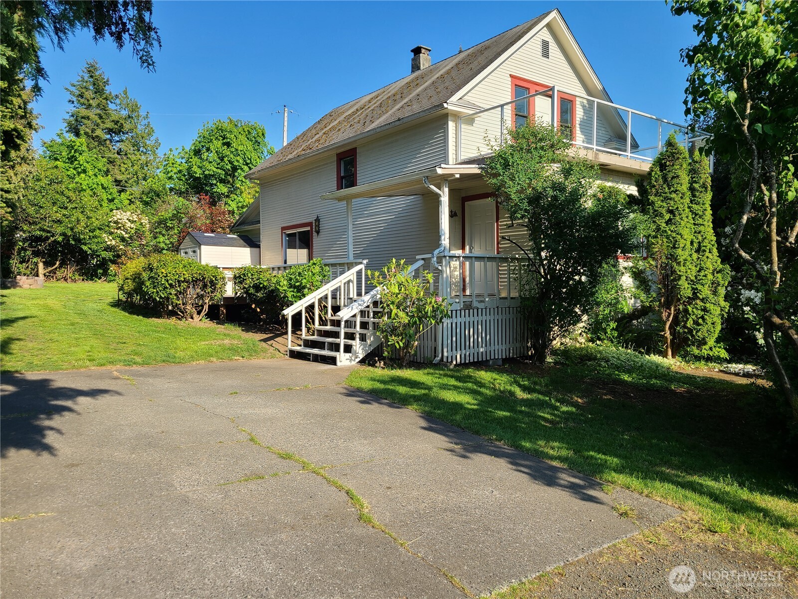 181 10th Street Property Photo 1
