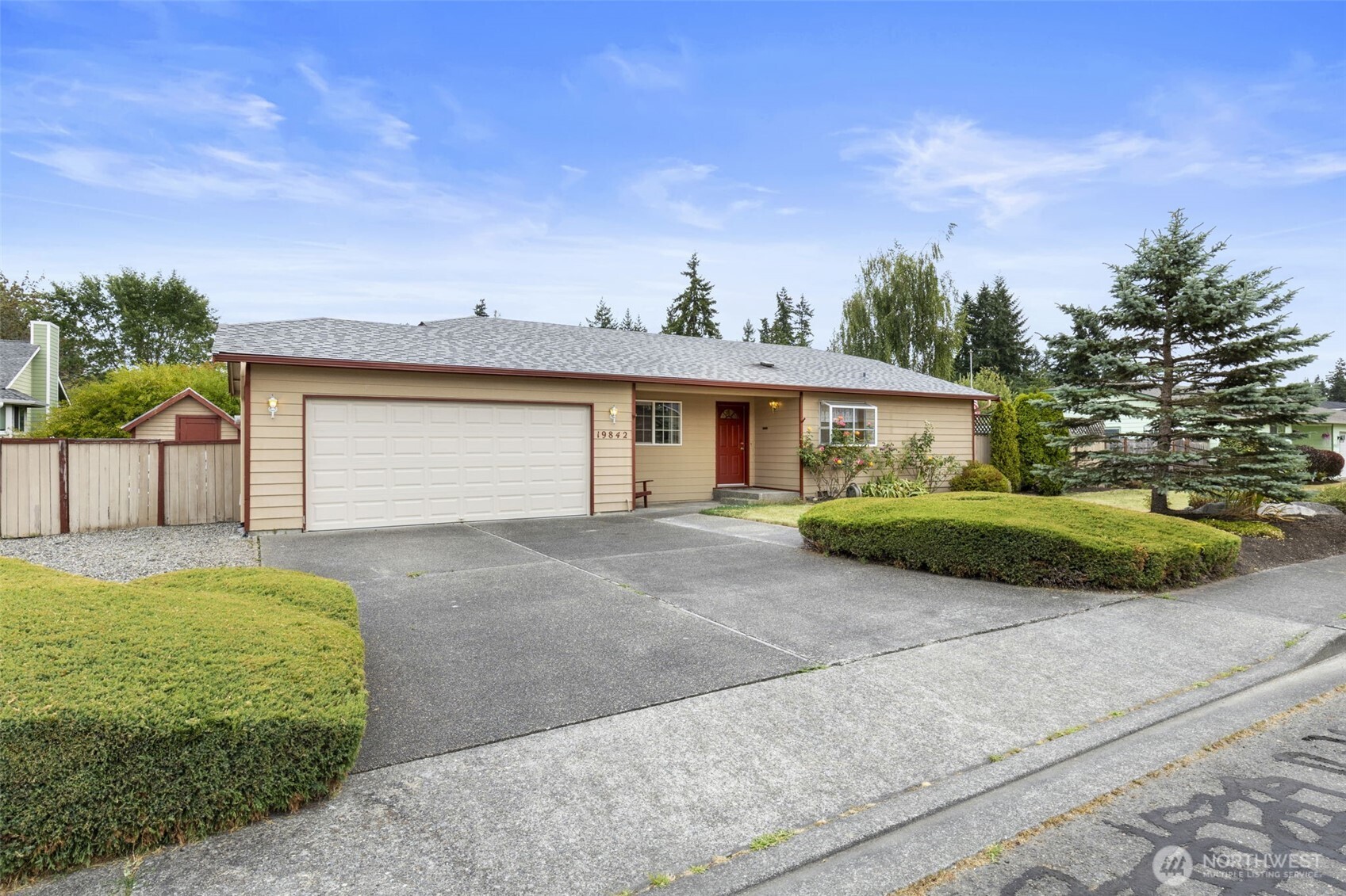 19842 Ne Mosjon Circle Property Photo 1
