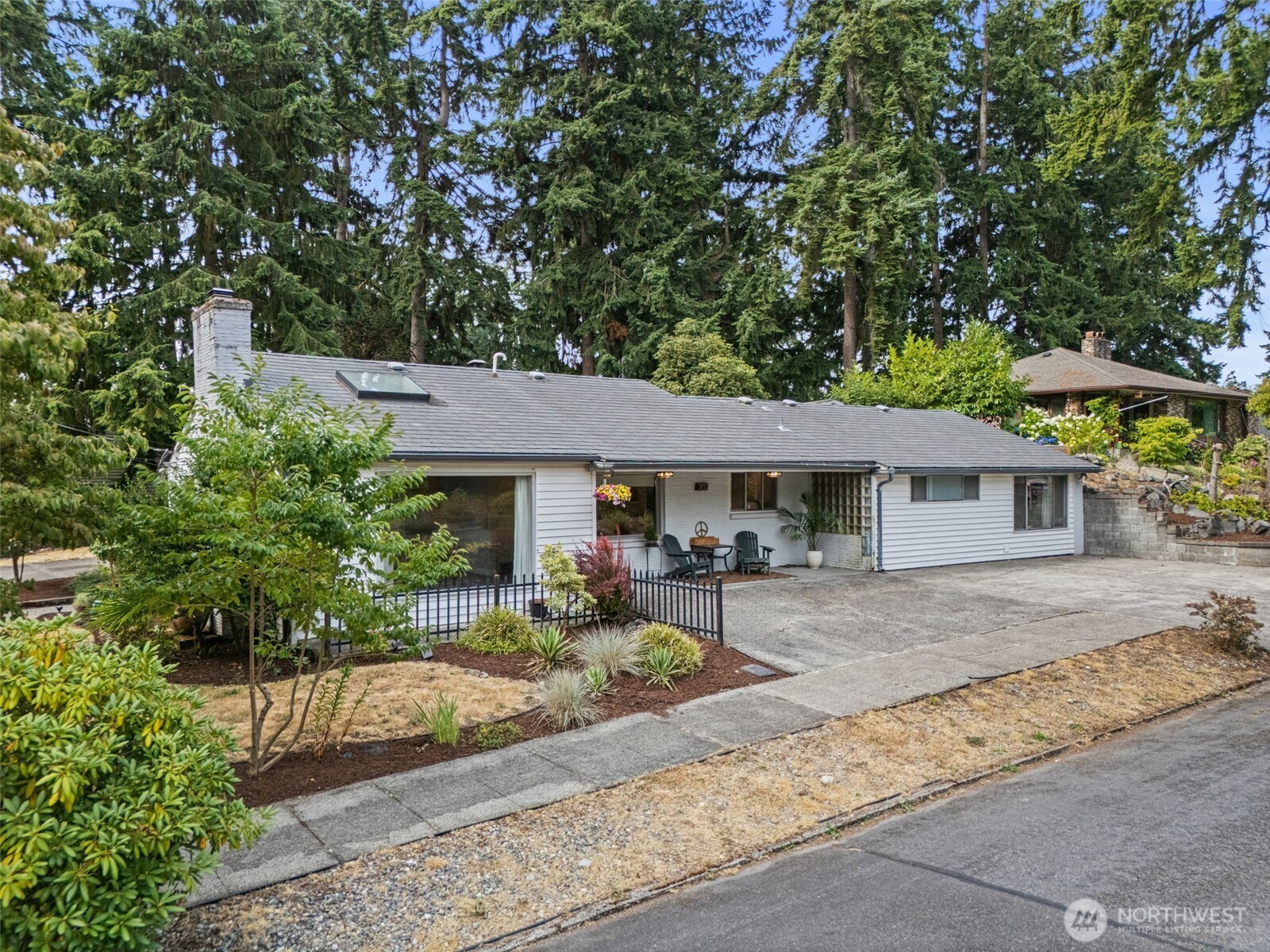 702 Yale Street Property Photo 1