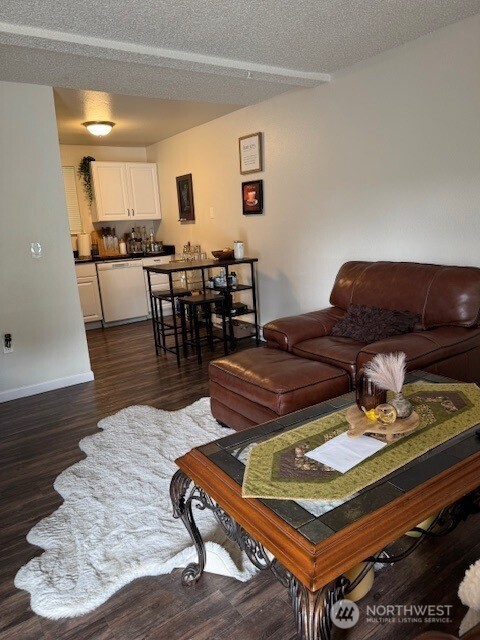 315 W Woodworth Street Property Photo 6
