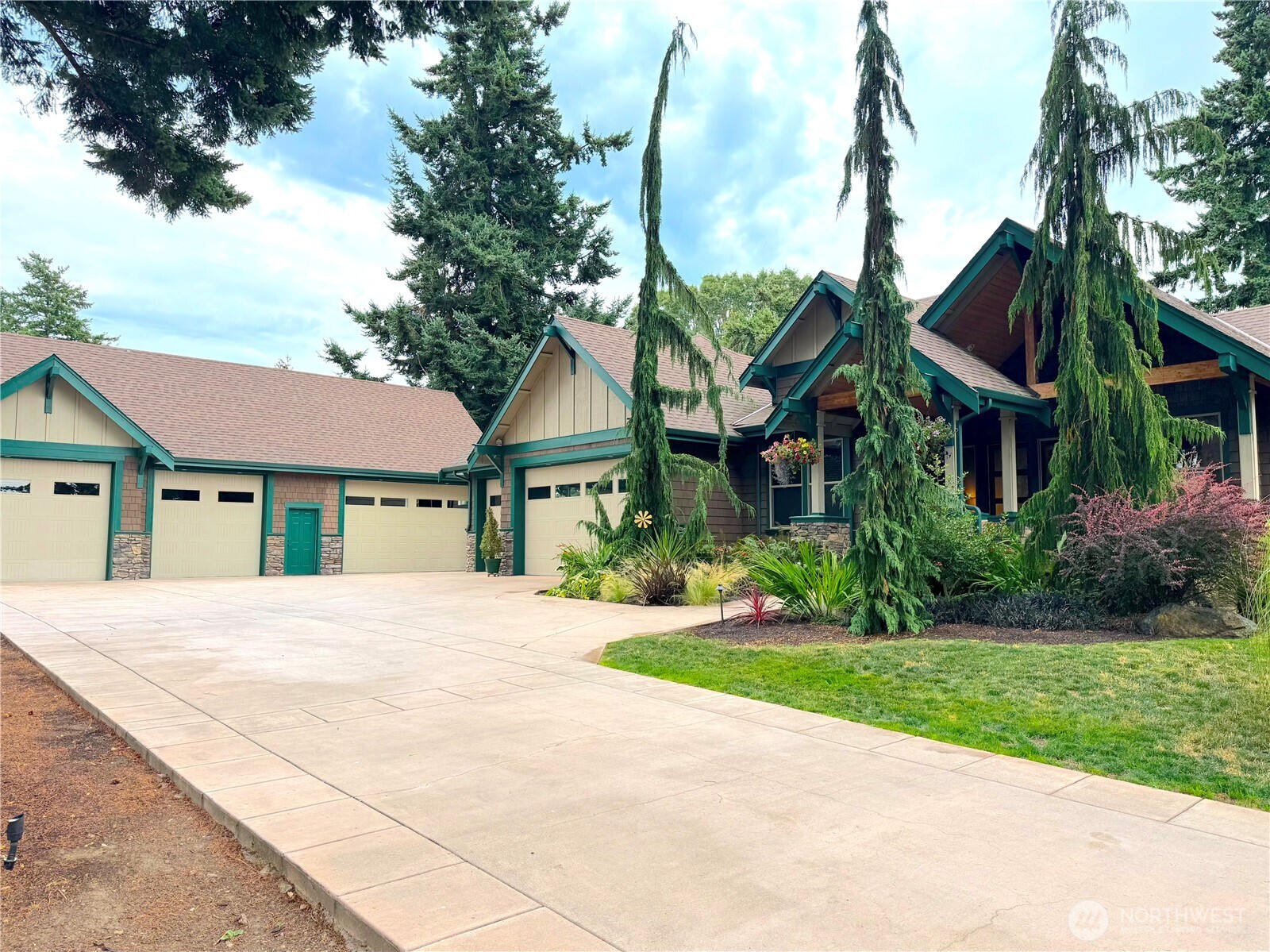19642 8th Avenue Property Photo 1