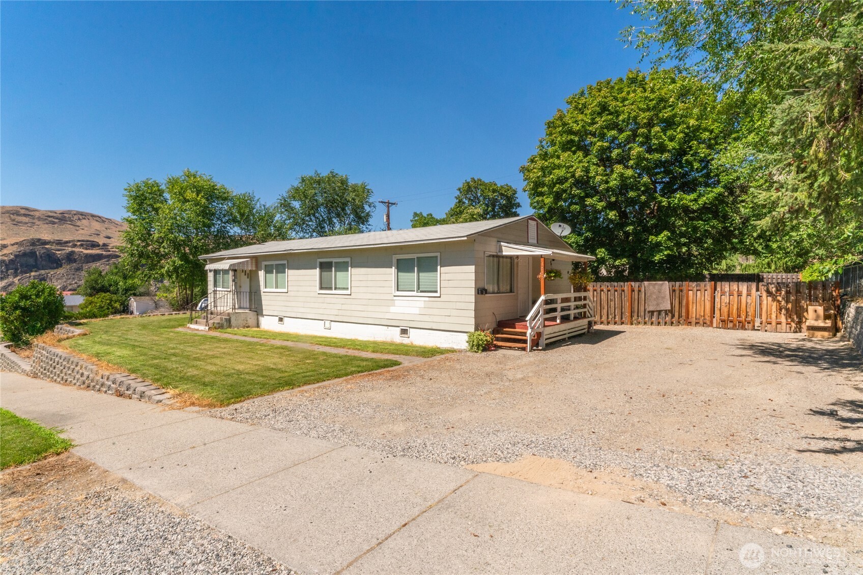 1000 Civic Way Property Photo 1