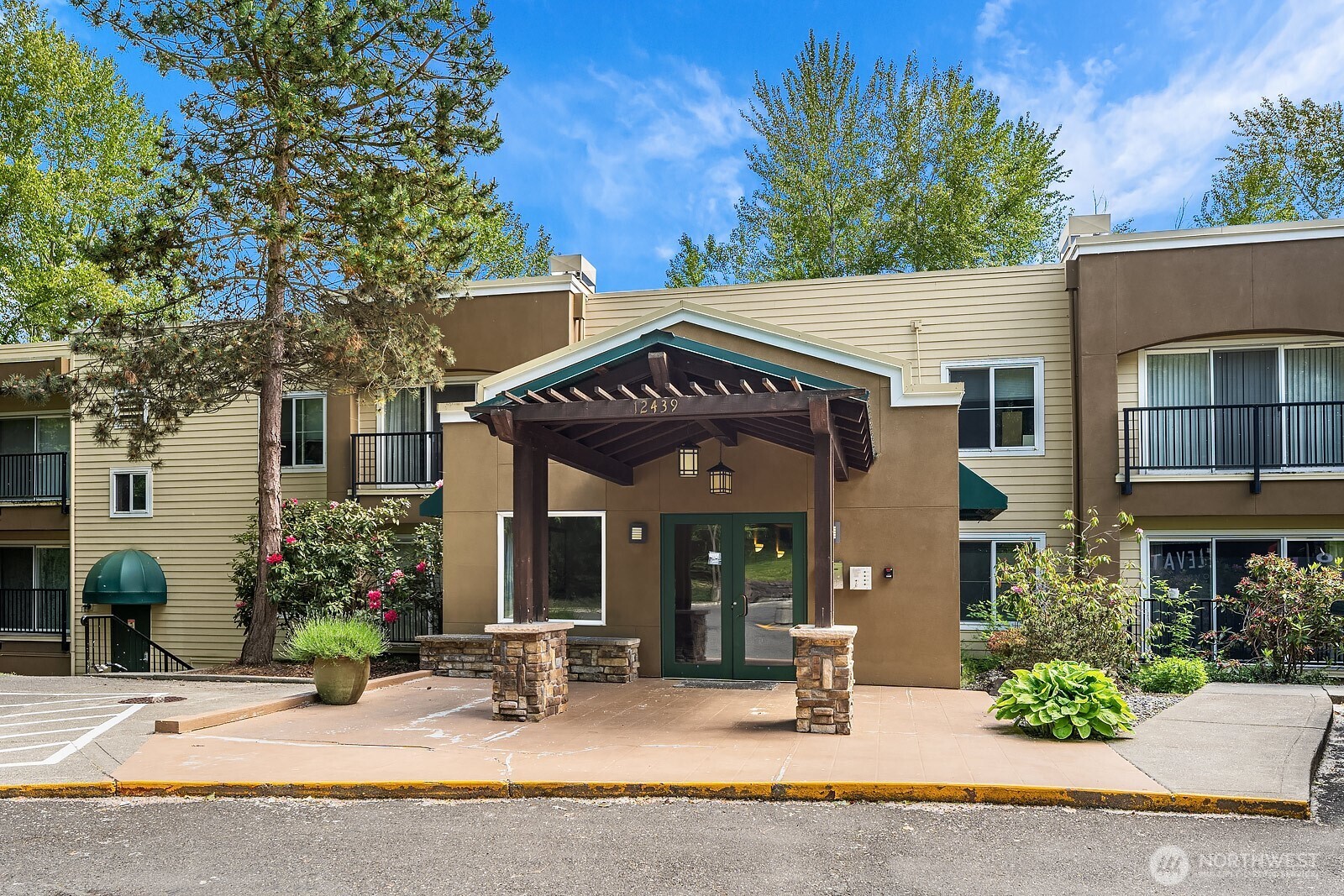 12439 Ne Totem Lake Way 106 Property Photo 1