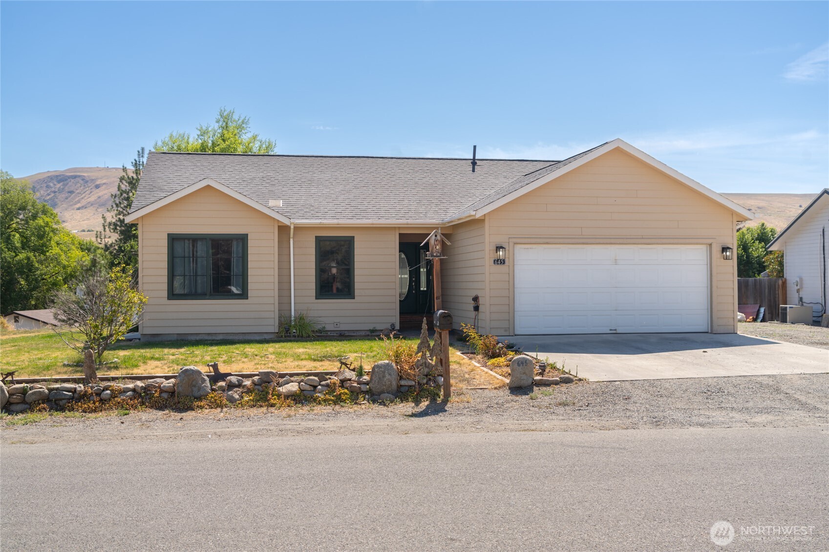 645 5th Avenue Property Photo 1