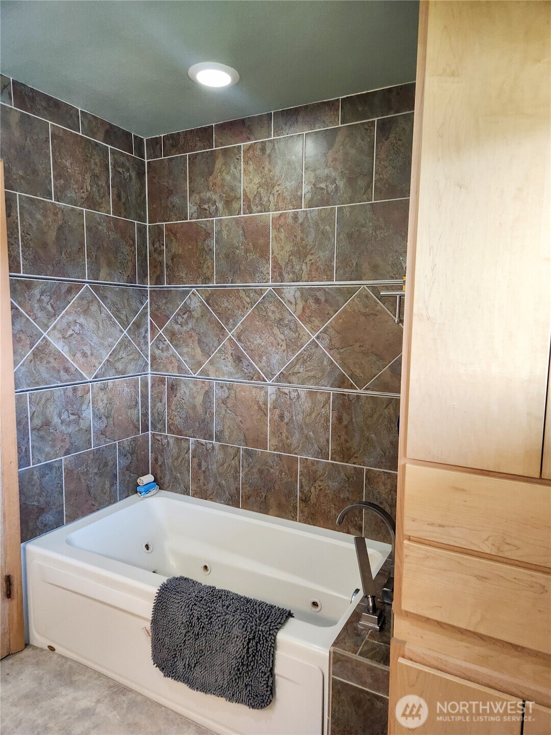 310 W 9th Avenue Property Photo 17