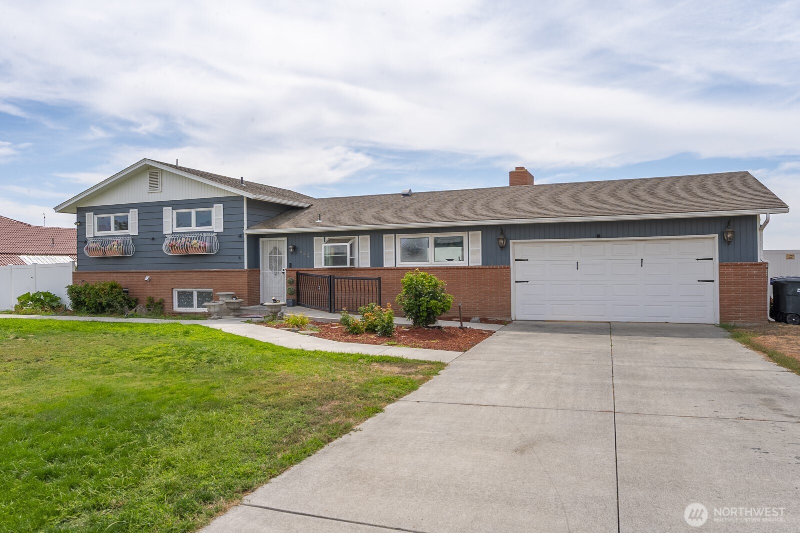 634 N Crestview Drive Property Photo 1