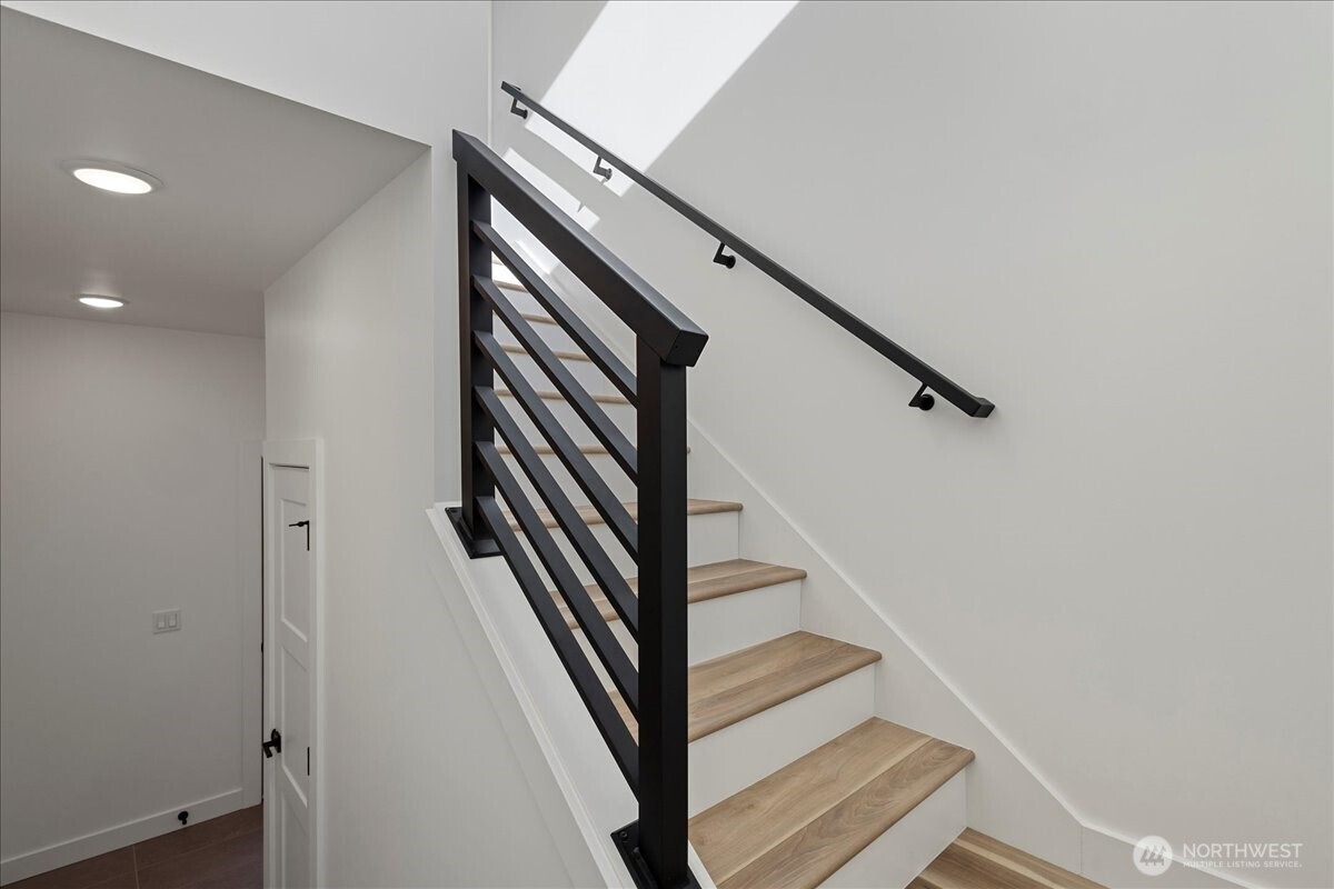 208 Skipping Stone Loop Property Photo 20