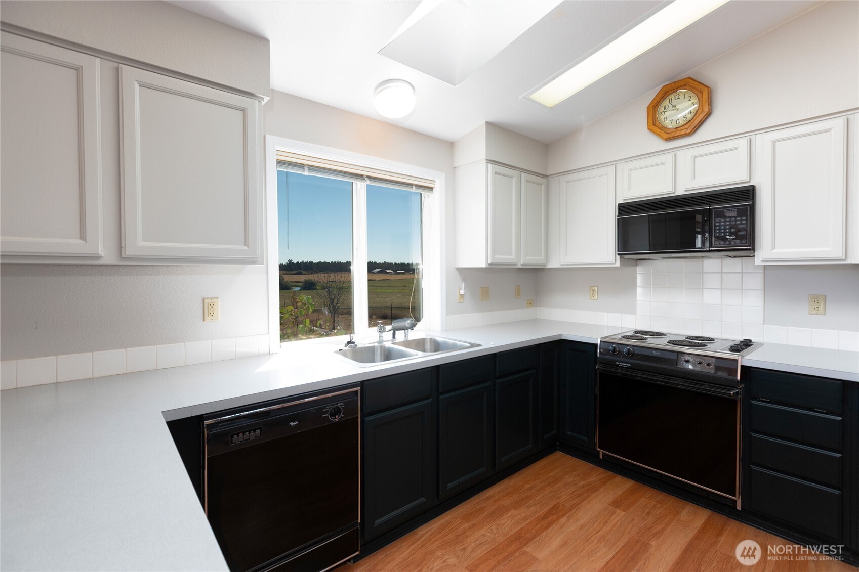 549 Davis Bay Road Property Photo 16