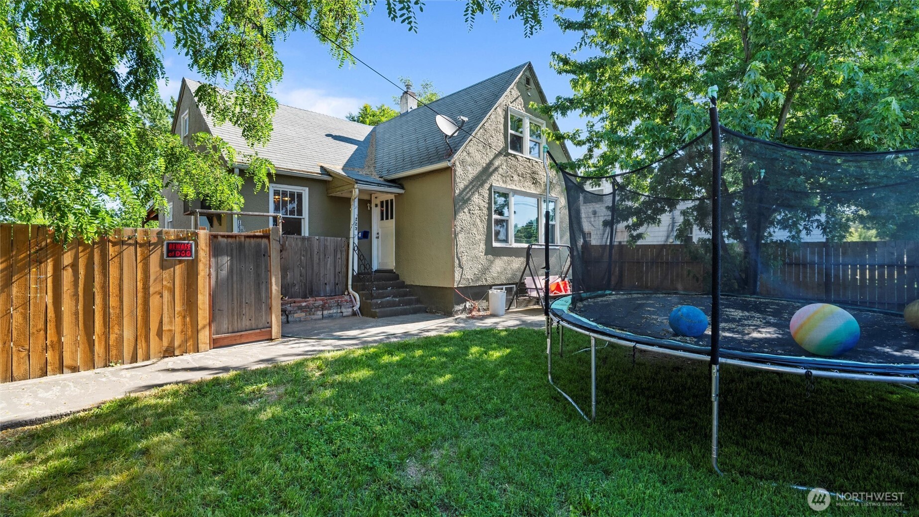 123 Ne C Street Property Photo 1