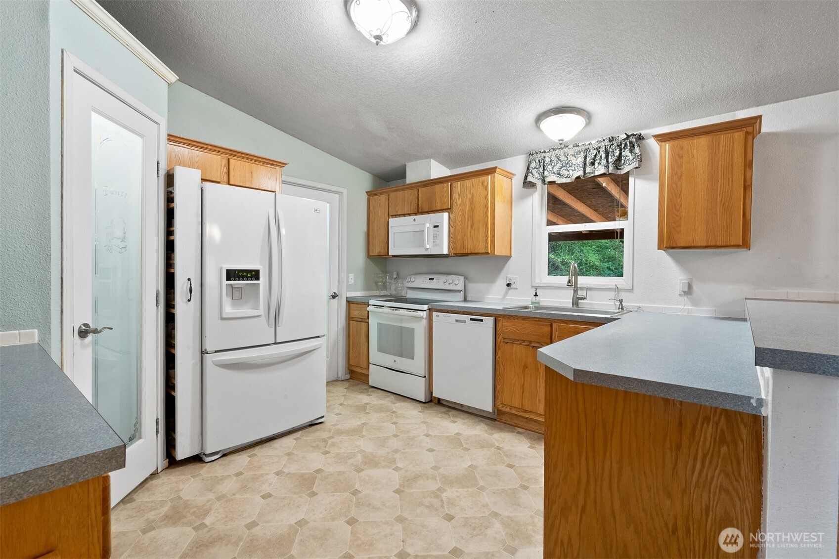 2702 143rd Avenue Property Photo 10