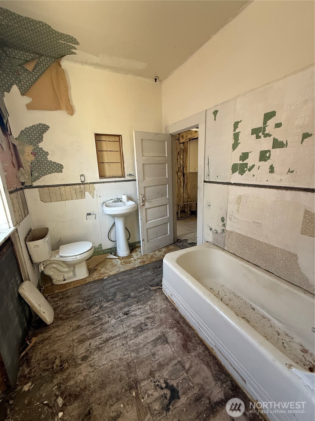 222 12th Street Property Photo 11