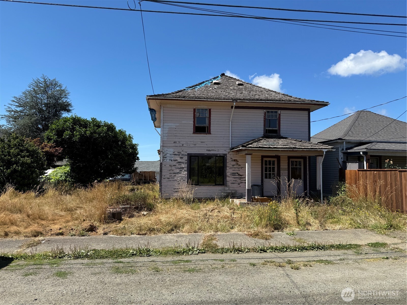 222 12th Street Property Photo 1