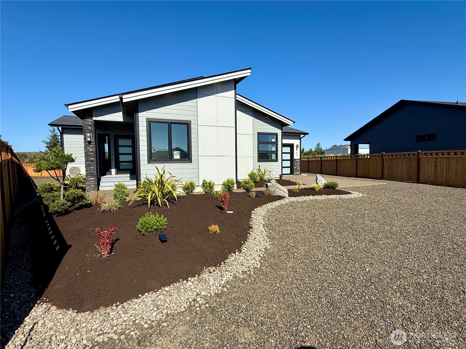 996 Alida Court Property Photo 7