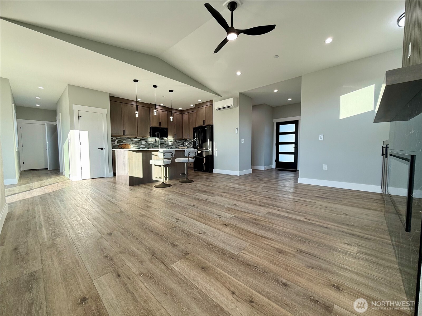 996 Alida Court Property Photo 17