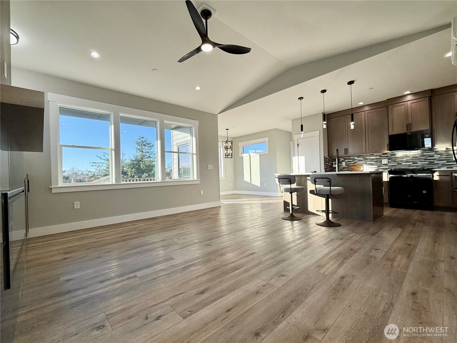 996 Alida Court Property Photo 18