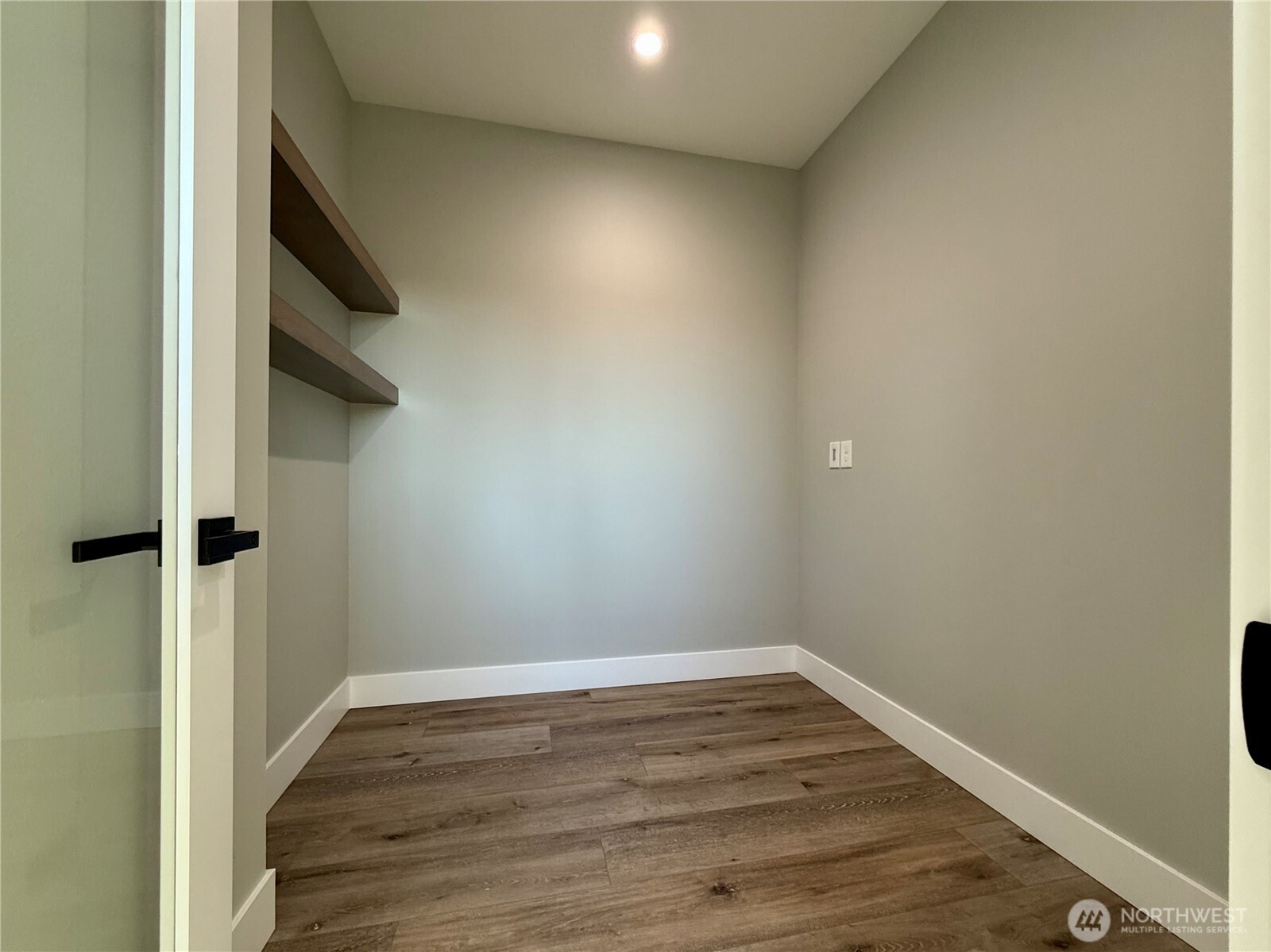 996 Alida Court Property Photo 25