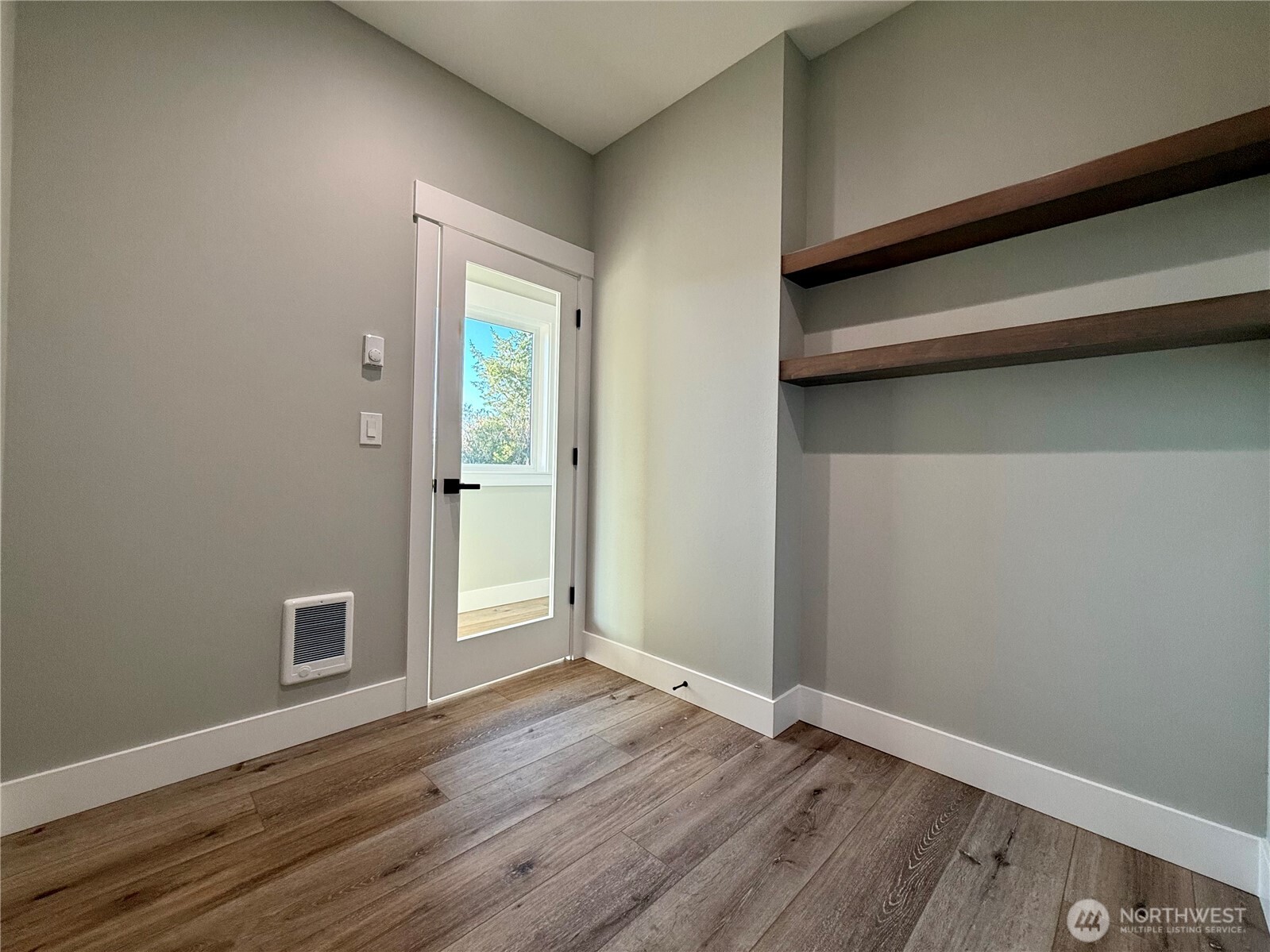 996 Alida Court Property Photo 27