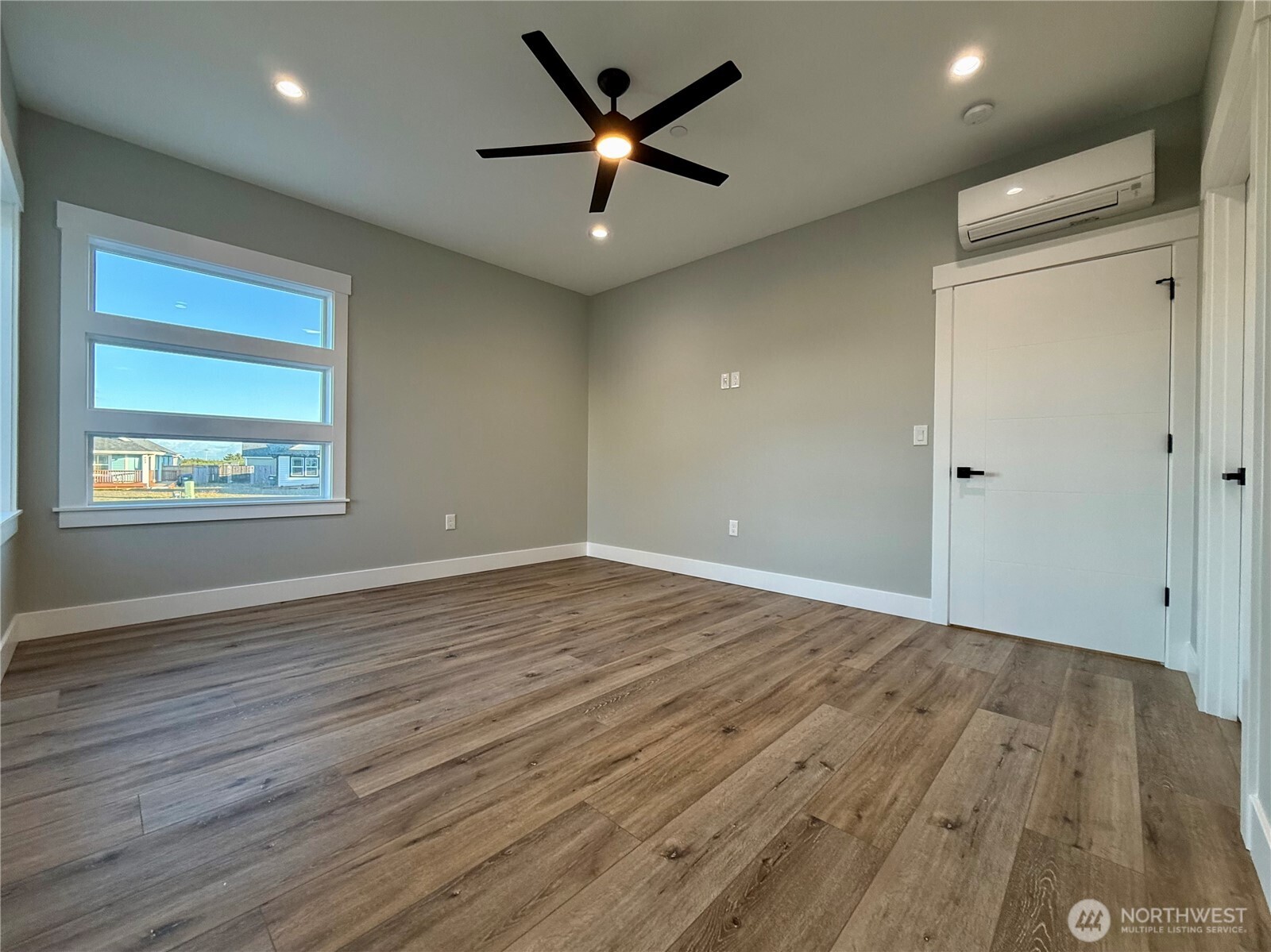 996 Alida Court Property Photo 32
