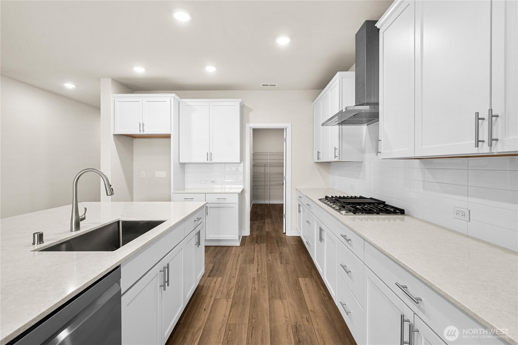 6001 Thornhill Avenue Property Photo 10