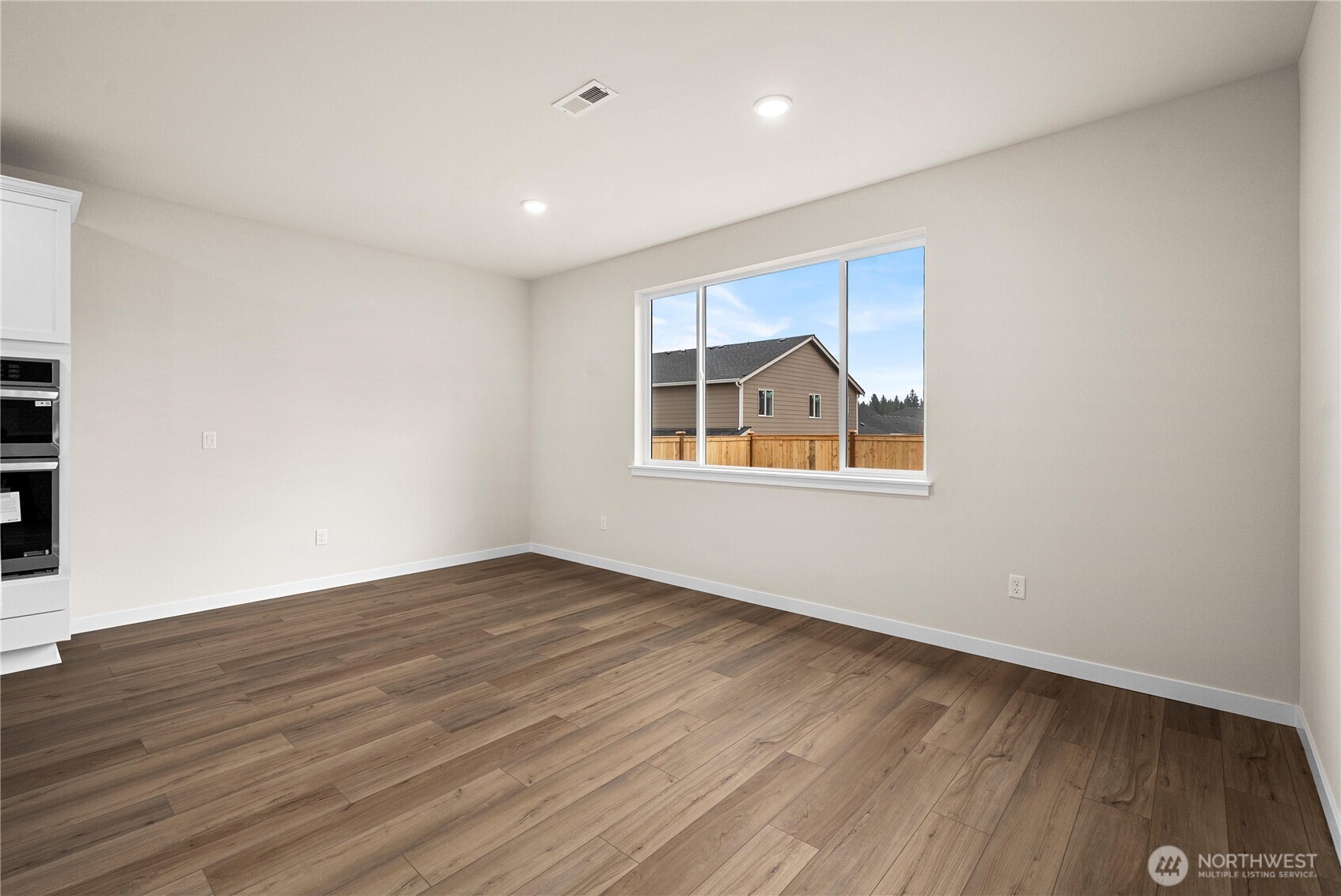 6001 Thornhill Avenue Property Photo 12