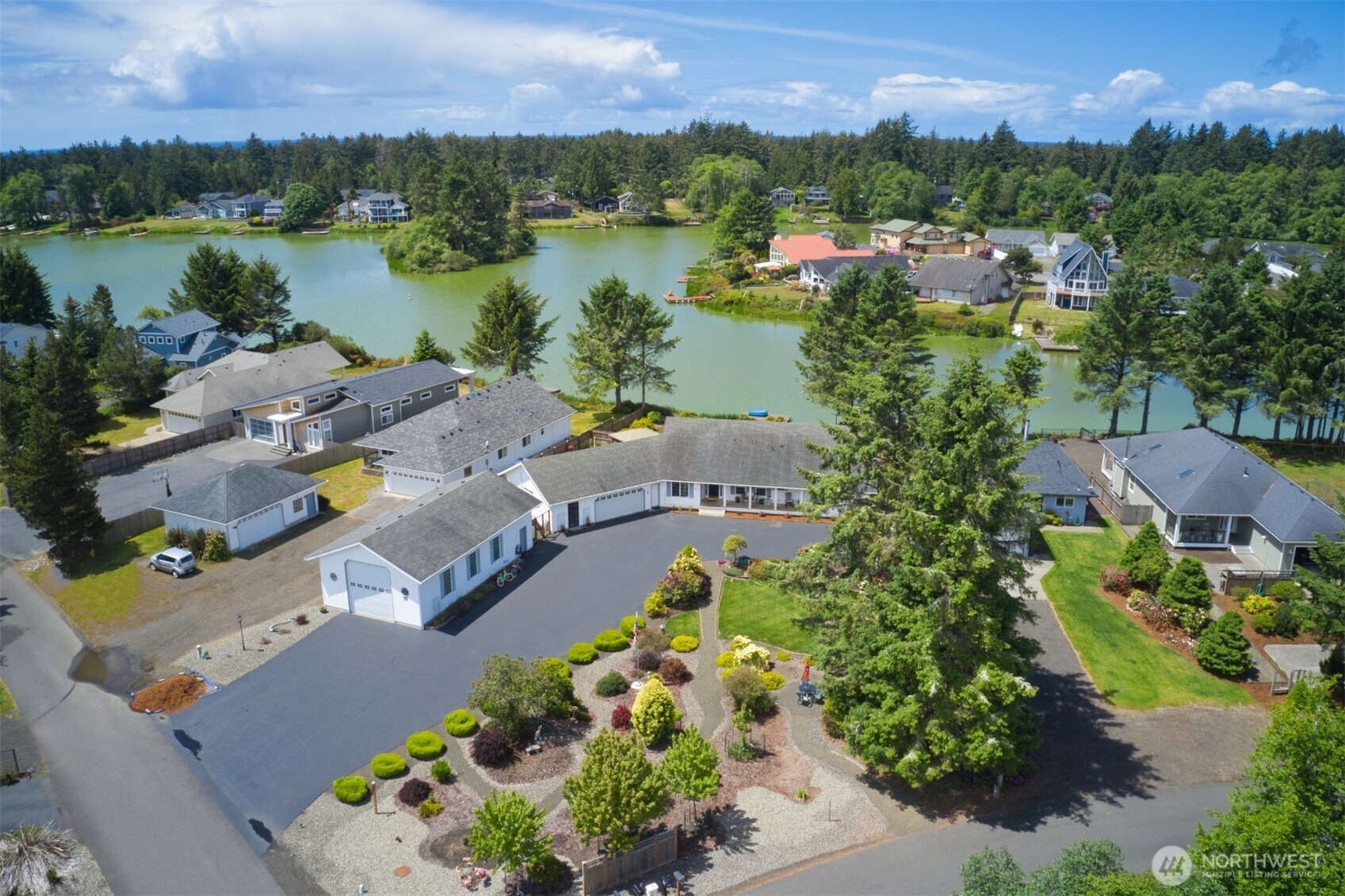 363 SE Eagle Nest Court Property Photo 1