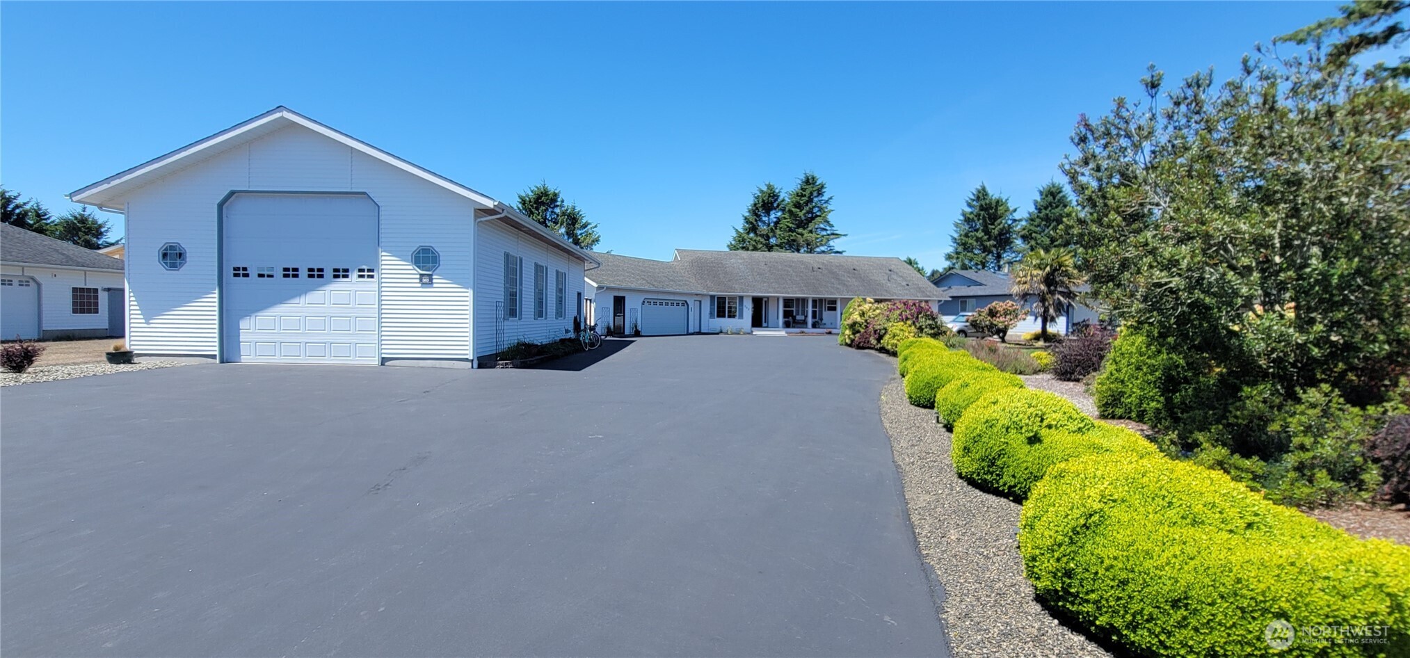 363 Se Eagle Nest Court Property Photo 4