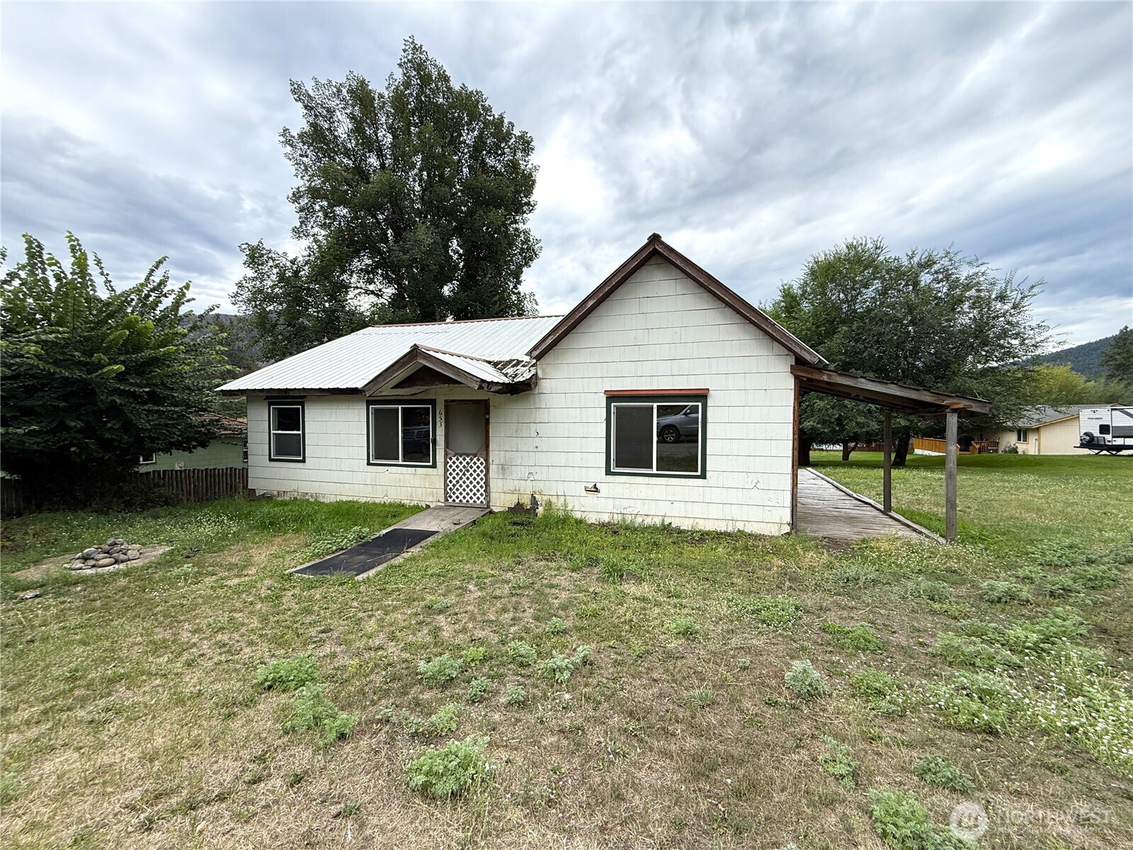 653 E 9th Street