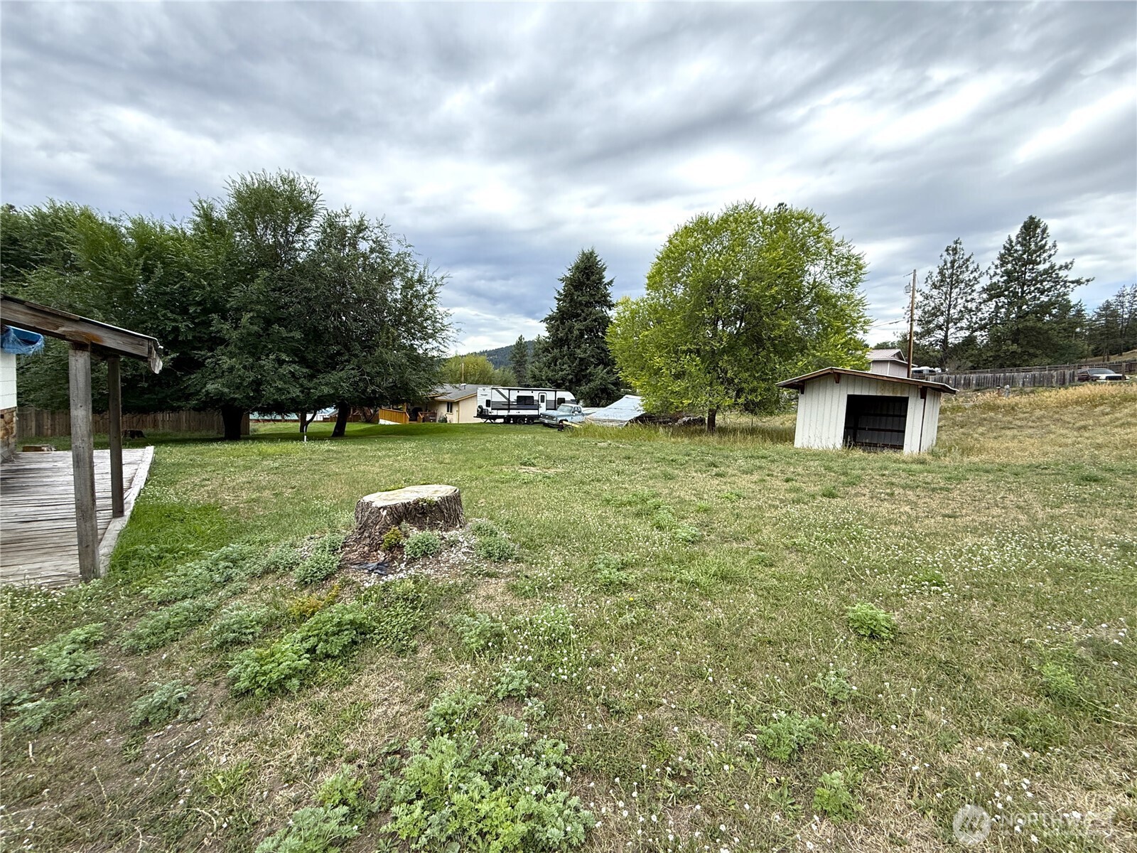 653 E 9th Street Property Photo 2