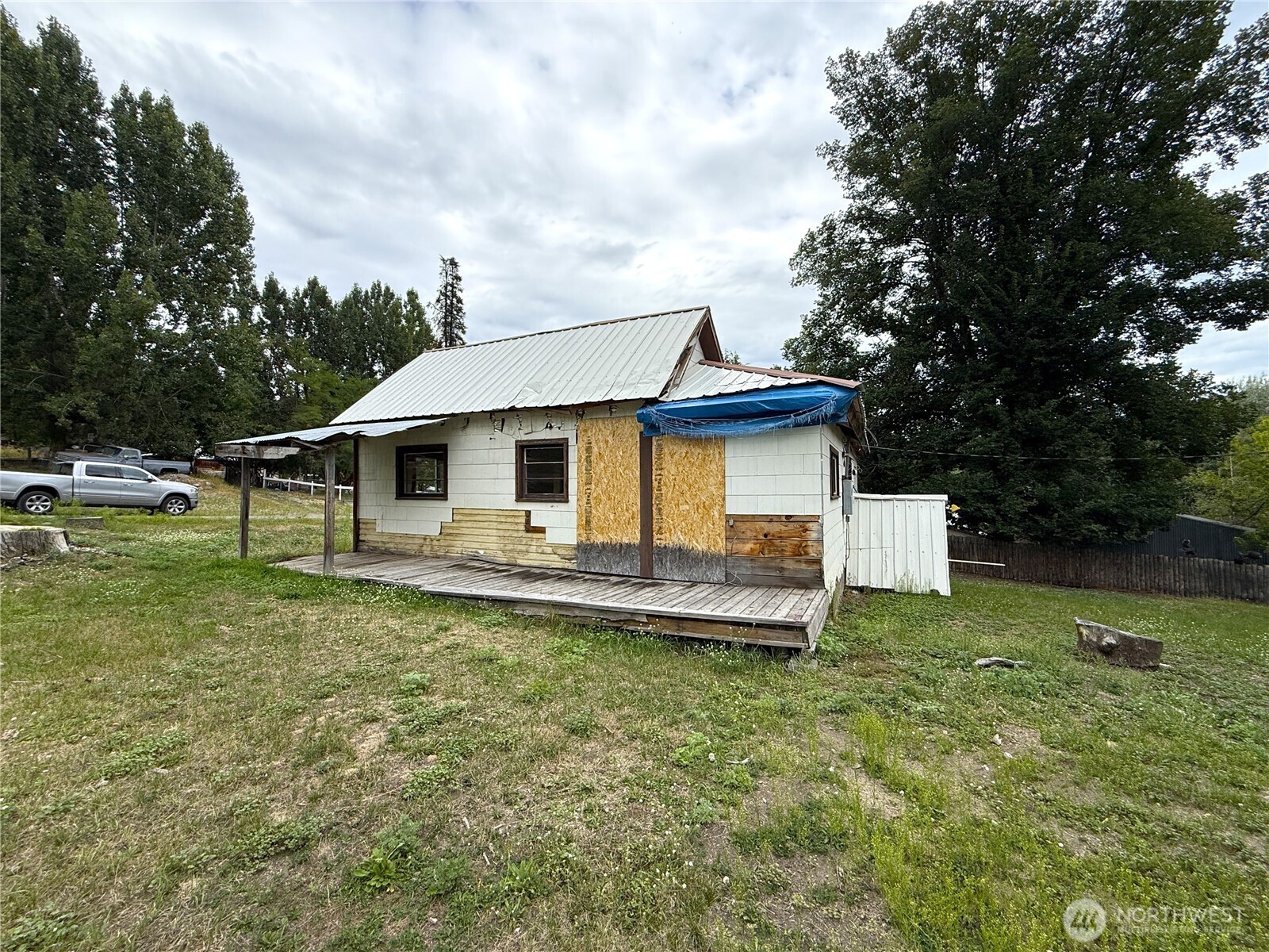 653 E 9th Street Property Photo 5