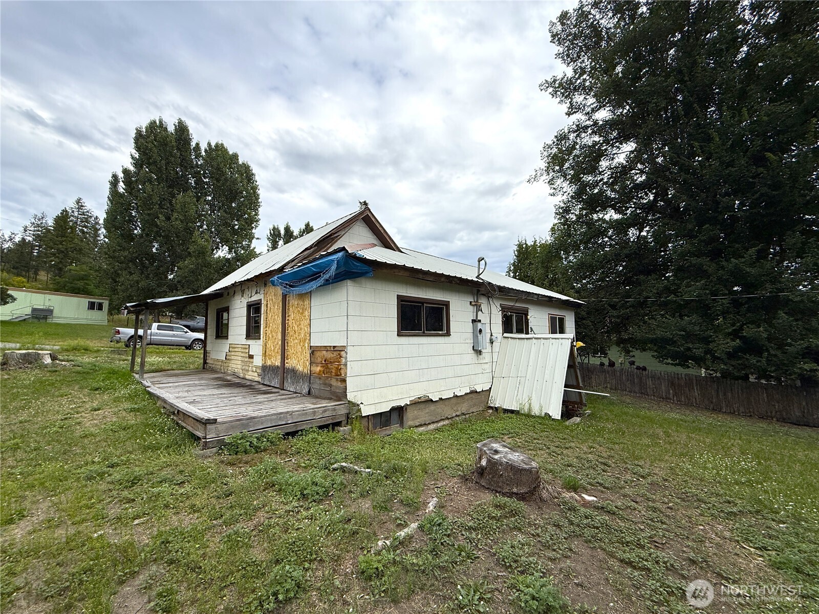 653 E 9th Street Property Photo 6