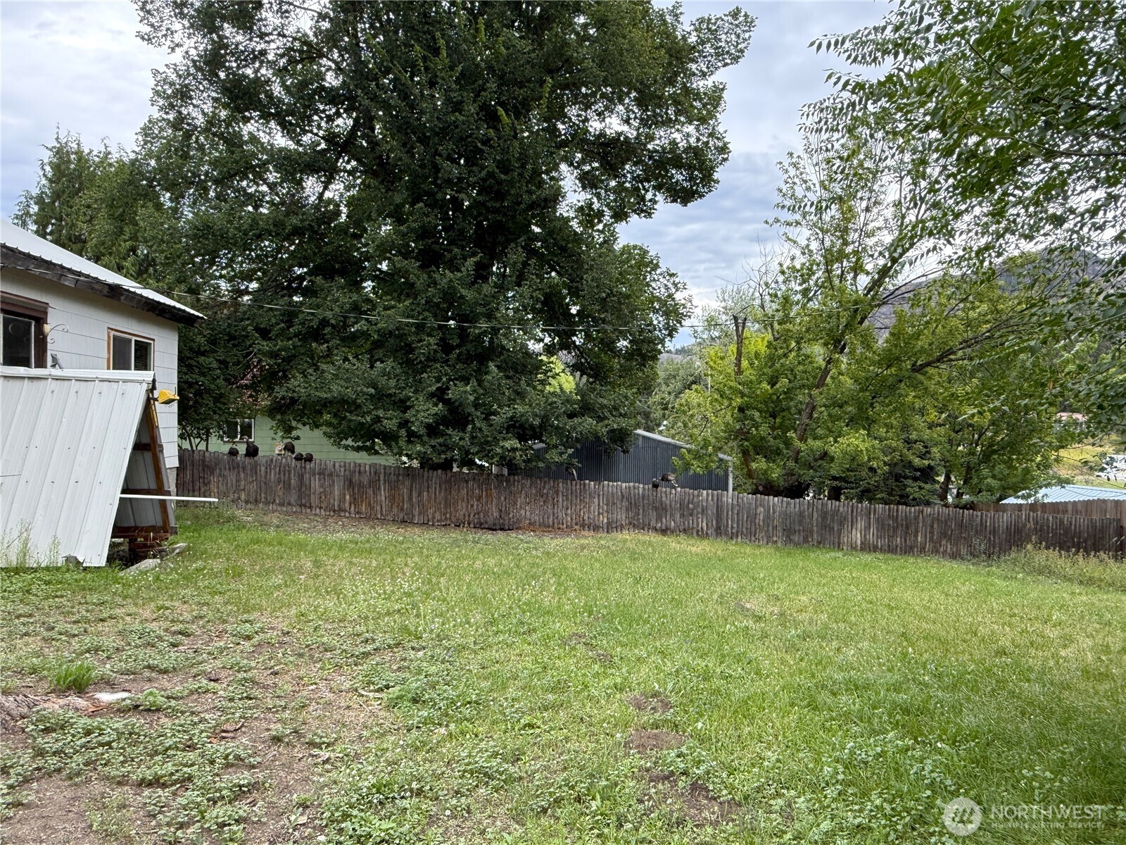 653 E 9th Street Property Photo 7