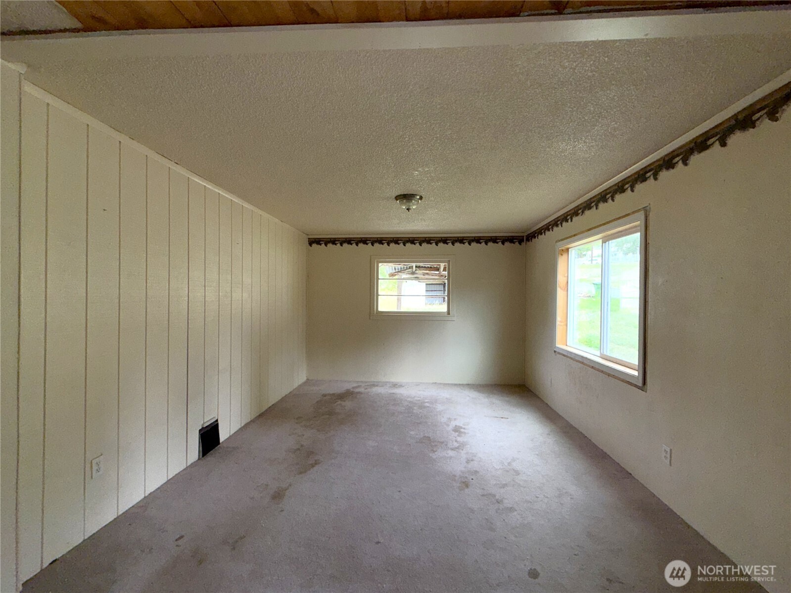 653 E 9th Street Property Photo 9