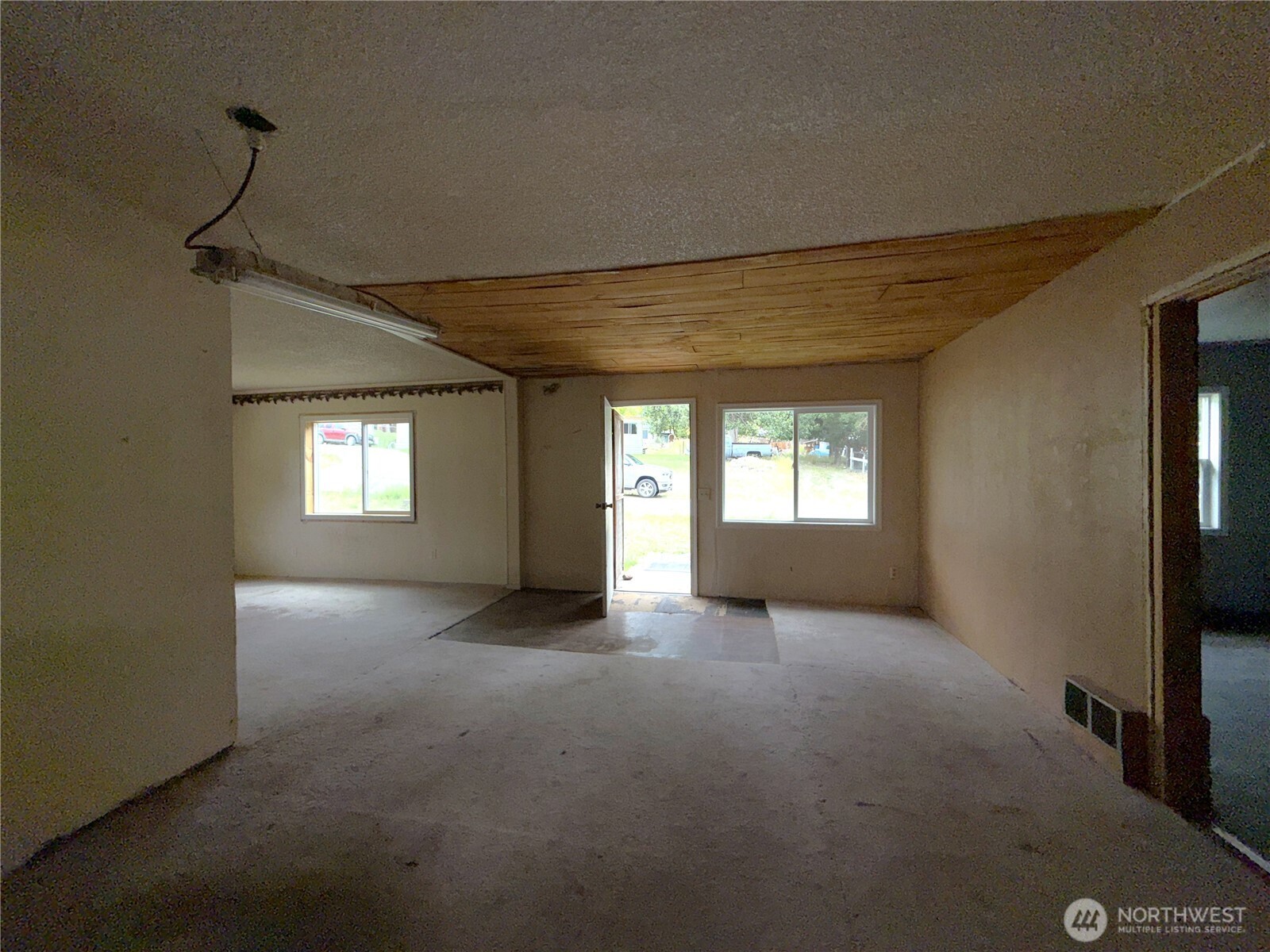 653 E 9th Street Property Photo 10