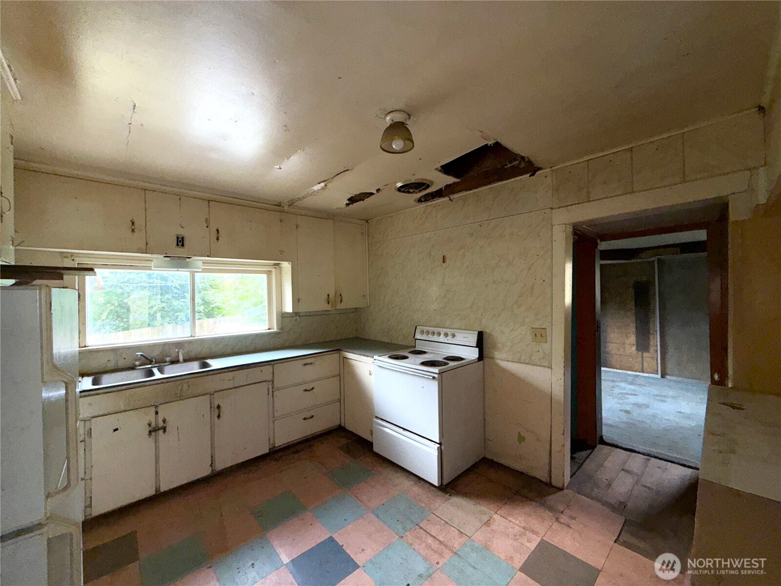 653 E 9th Street Property Photo 12