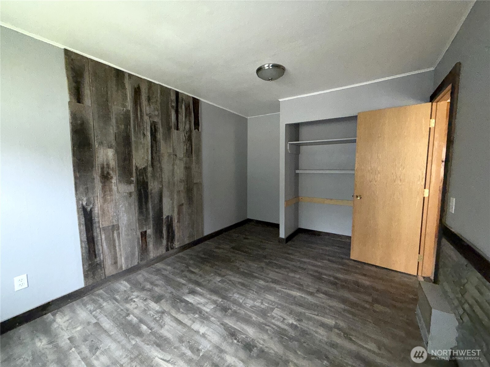 653 E 9th Street Property Photo 14