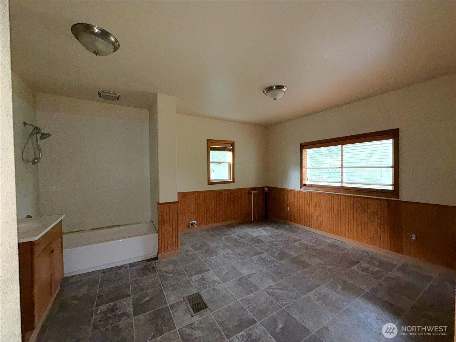 653 E 9th Street Property Photo 15
