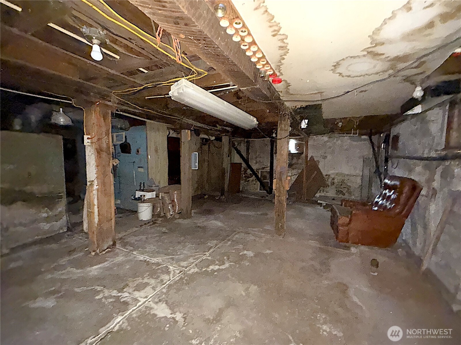 653 E 9th Street Property Photo 21