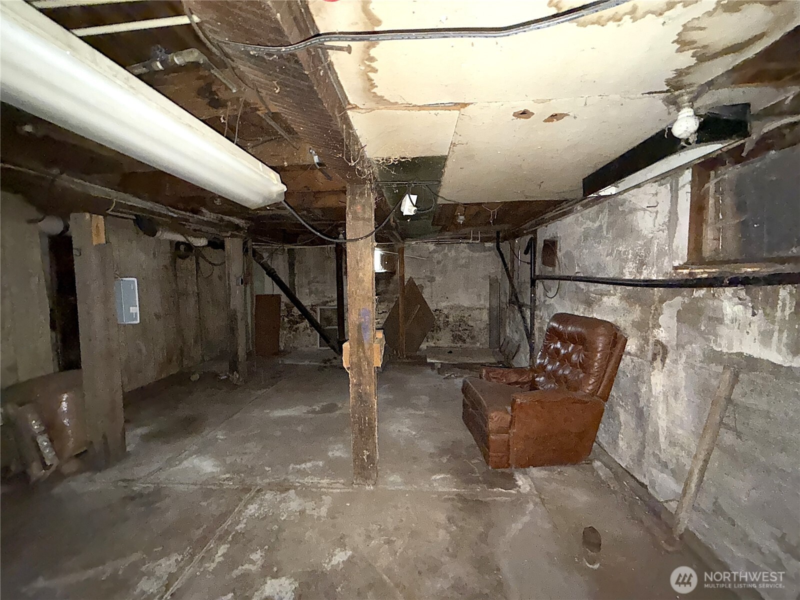 653 E 9th Street Property Photo 22