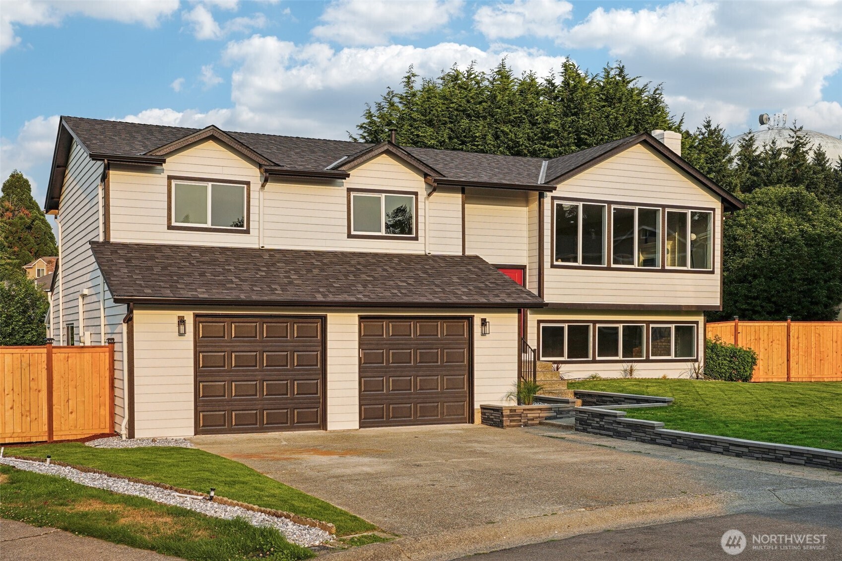 5318 S 301st Ct Property Photo 1