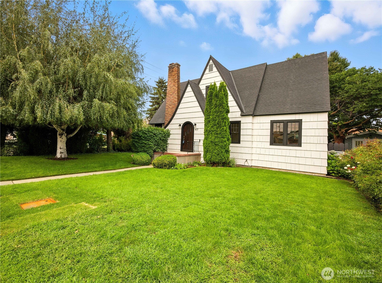 417 N Columbia Street Property Photo 1