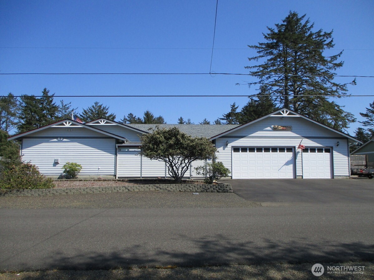 448 Octopus Avenue Property Photo 4