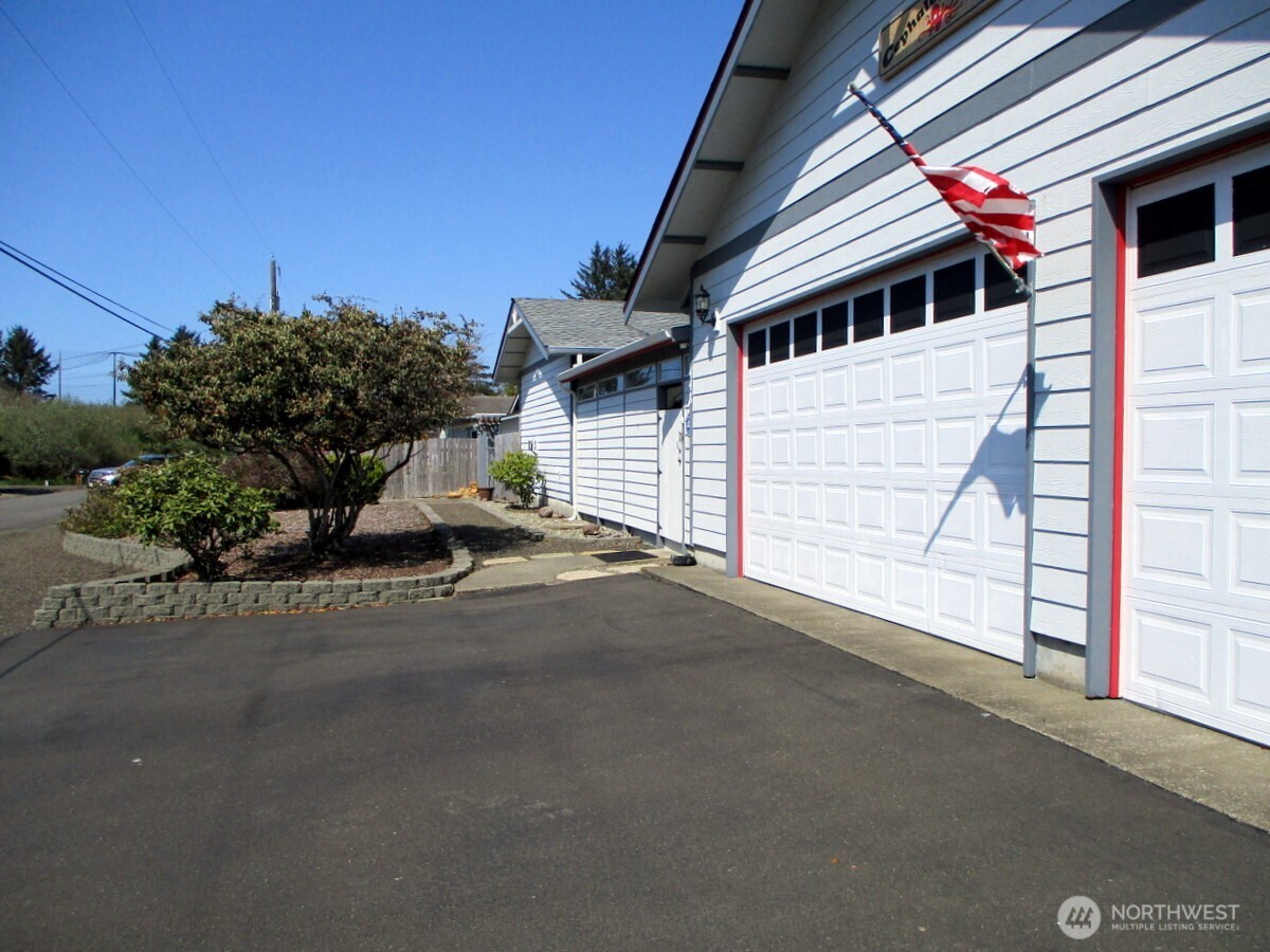 448 Octopus Avenue Property Photo 8