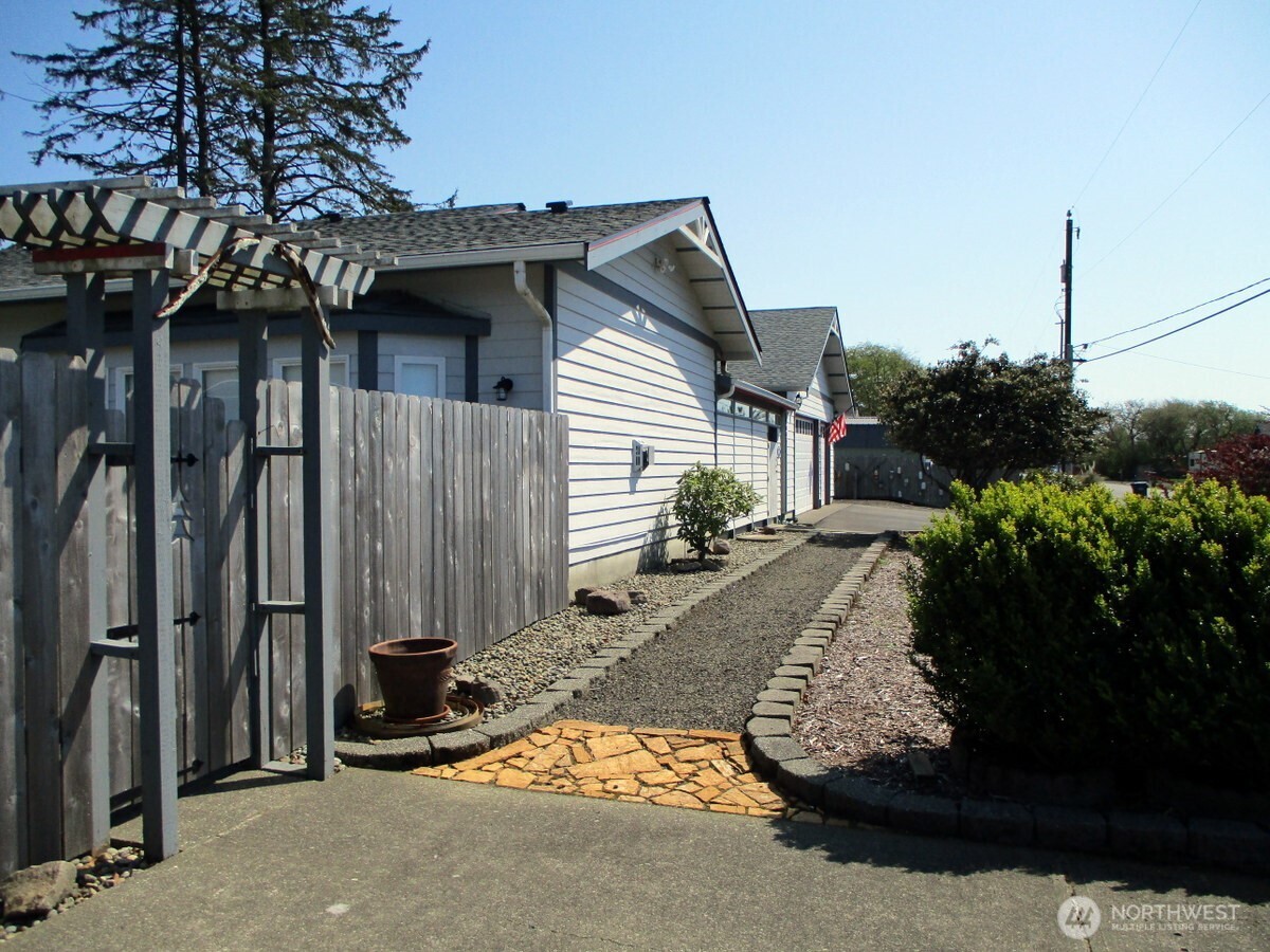 448 Octopus Avenue Property Photo 10