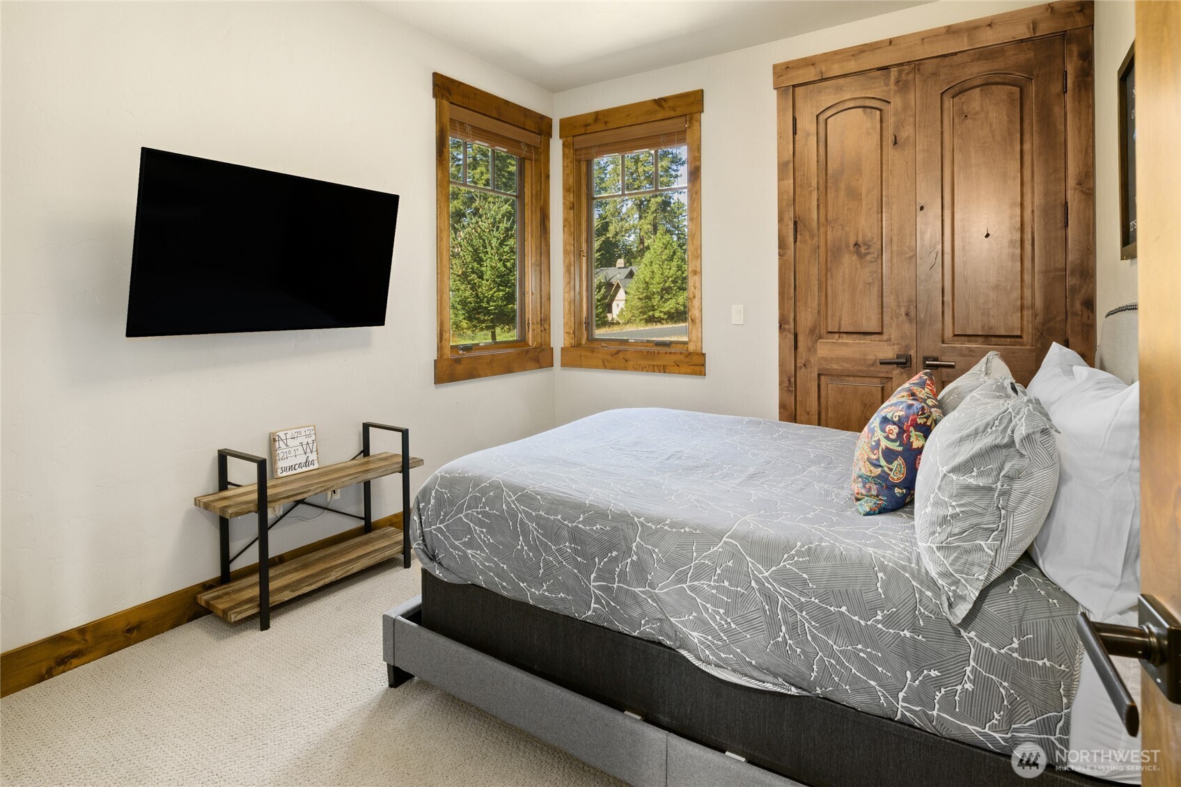 1060 Spragger Way Property Photo 26