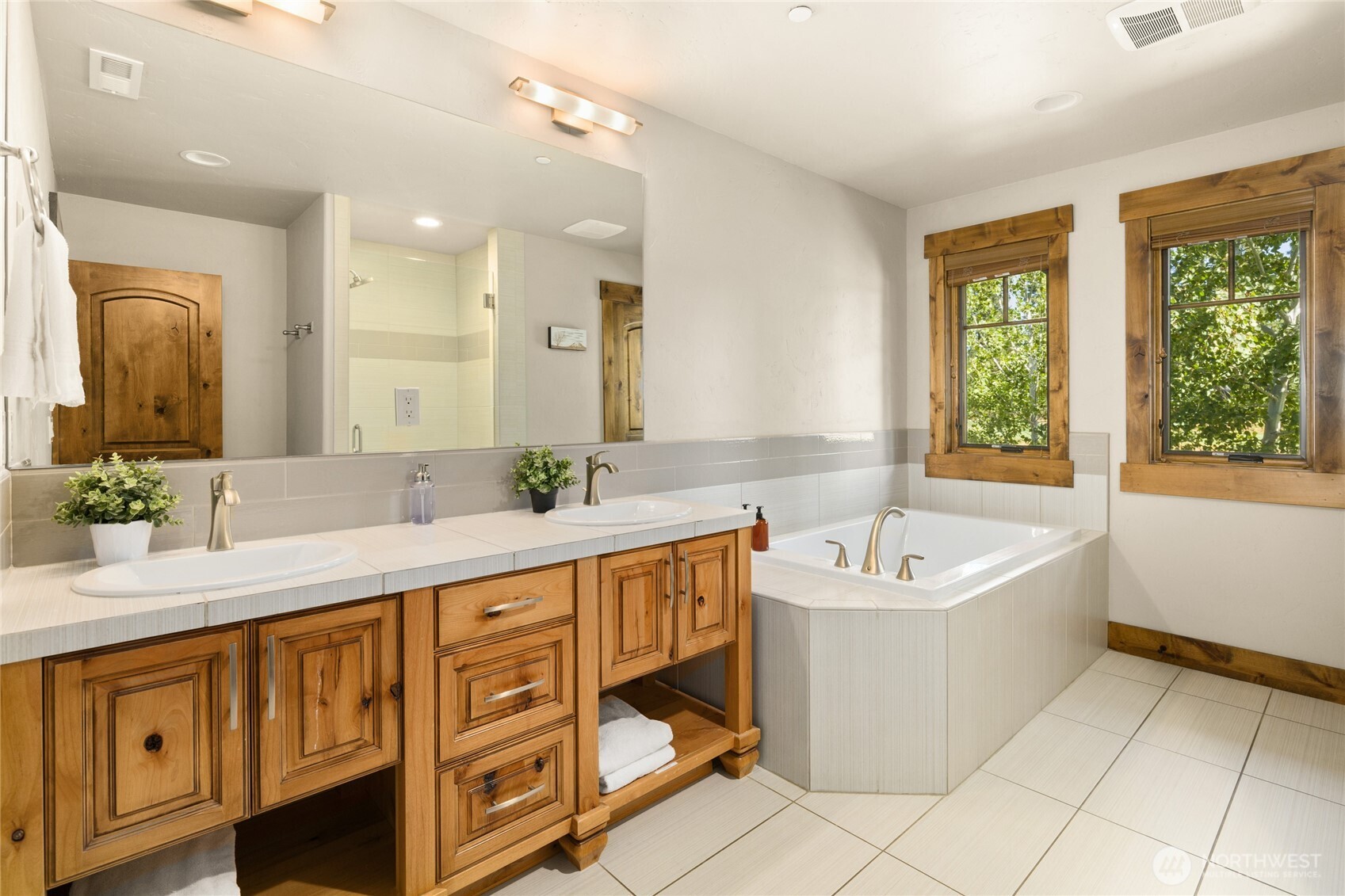 1060 Spragger Way Property Photo 35