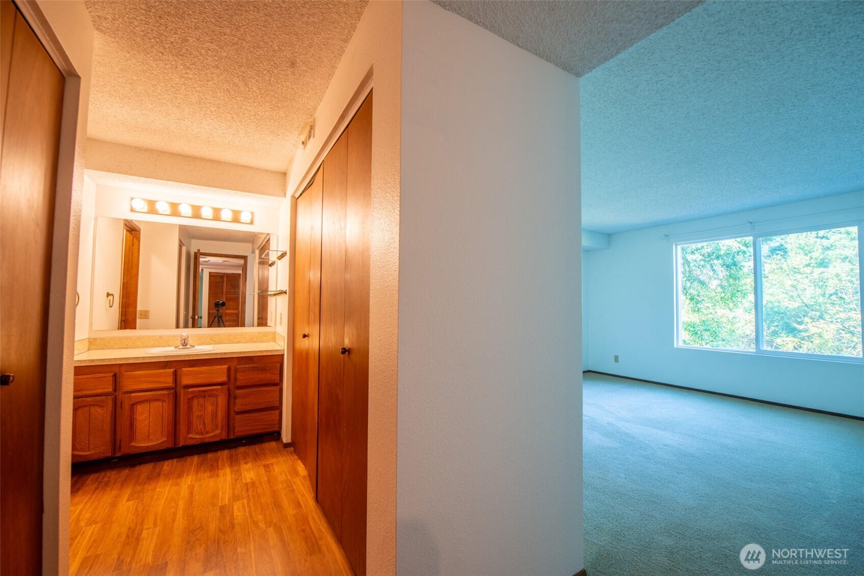 17417 Ashworth Avenue 303 Property Photo 13