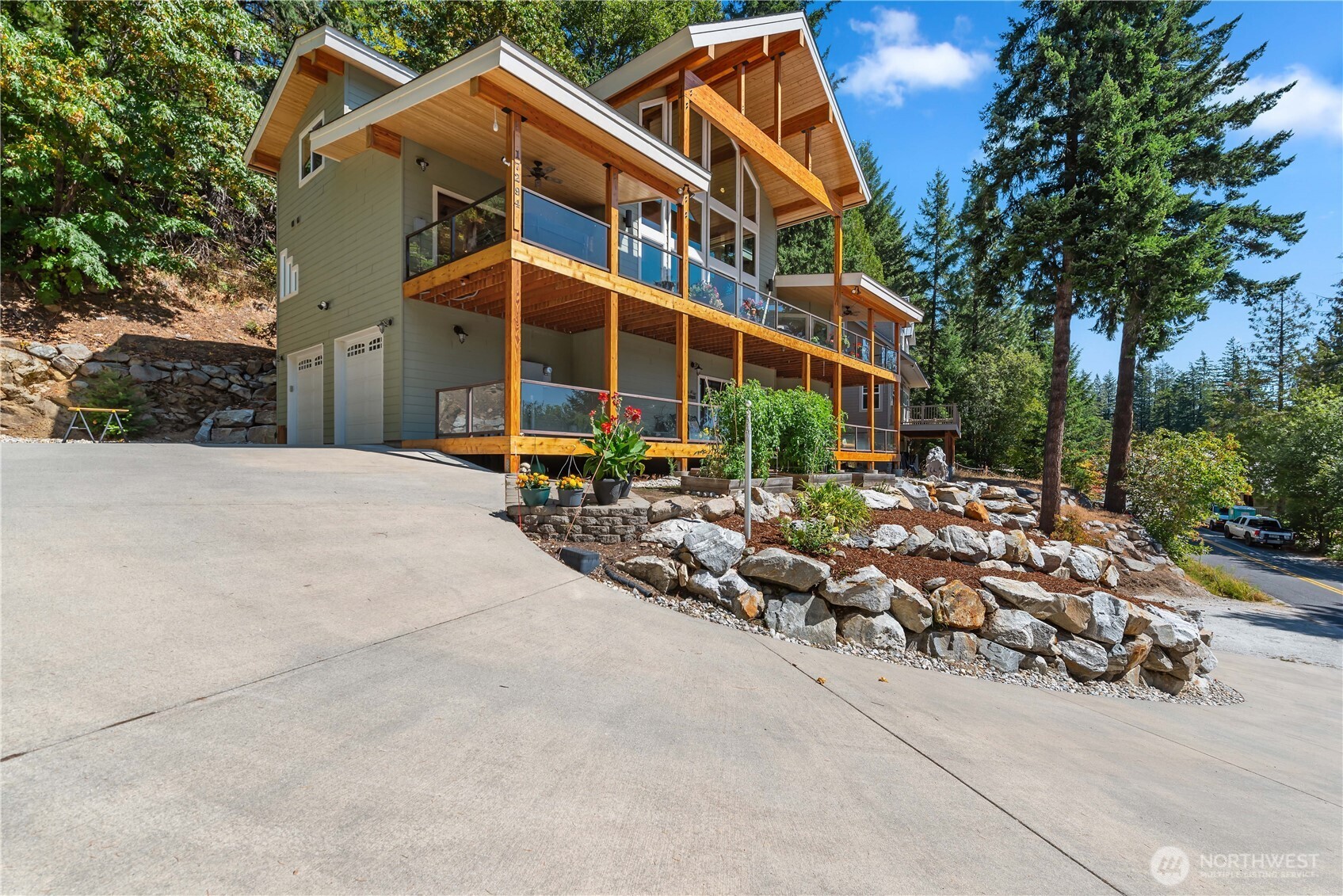 17294 North Shore Drive Property Photo 3