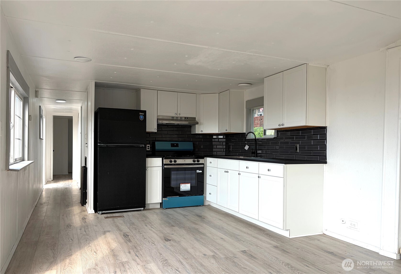 8484 Alder Way Property Photo 3