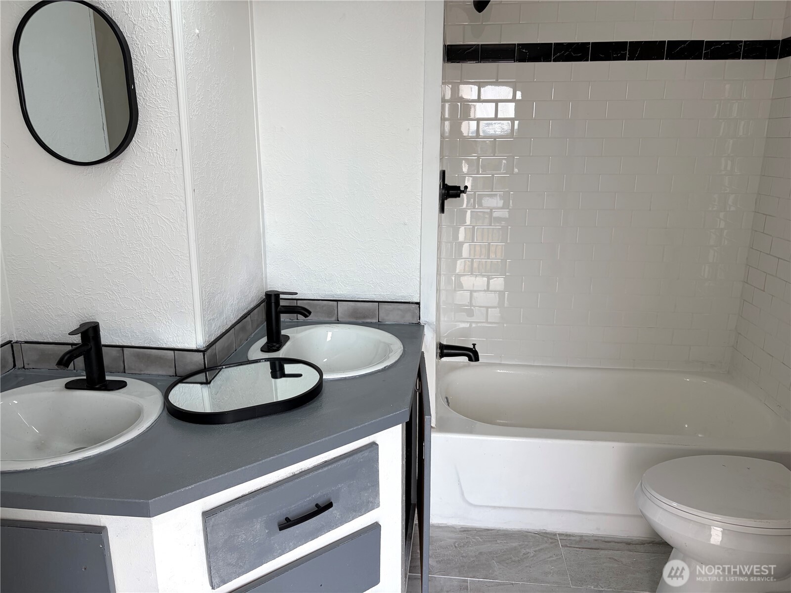 8484 Alder Way Property Photo 7